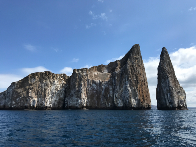 Kicker Rock (Leon Dormido)