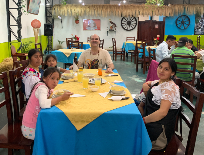 Lunch: Sisa, Rosa, Shina, Achi Taita, Yupanqui (hiding), Aida