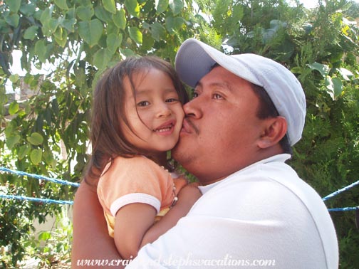 Tio Carlos kisses Aracely Tio Carlos kisses Aracely
