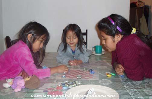Yasmin and Paola play checkers Yasmin and Paola play checkers