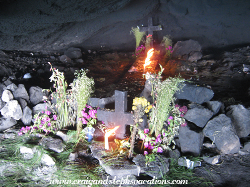 Offerings at Nimaj Ay (The Great House)