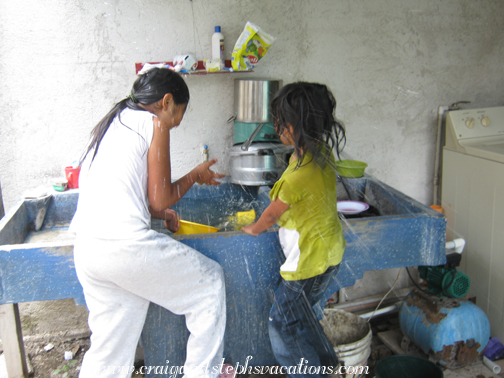 Yasmin and Aracely have a water fight Yasmin and Aracely have a water fight