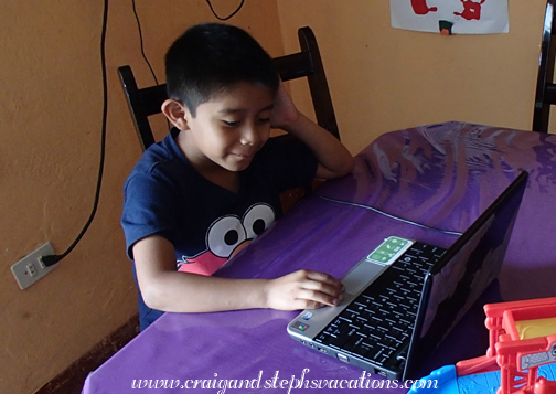 Josue plays on the computer Josue plays on the computer