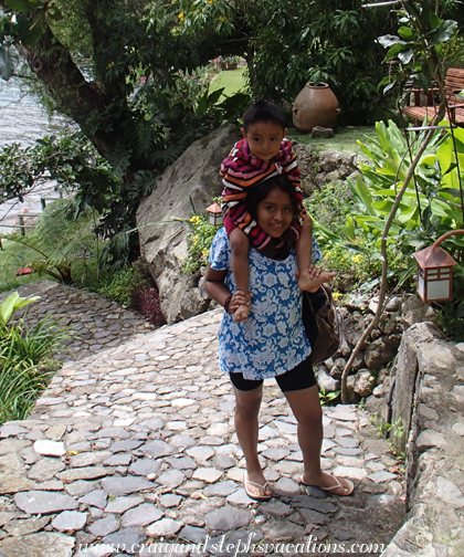 Paola carries Eddy back to the villa Paola carries Eddy back to the villa