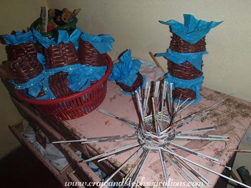 Basket centerpieces made from newspaper Basket centerpieces made from newspaper