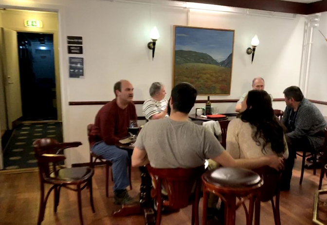 Happy hour, Hotel Kulusuk