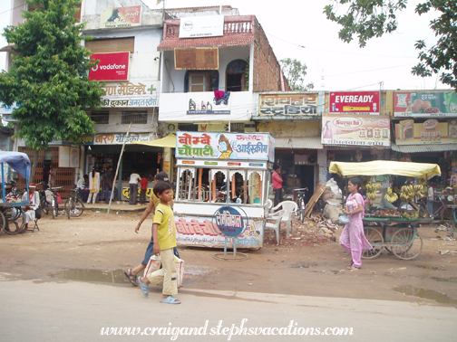Driving from Khajuraho to Orchha