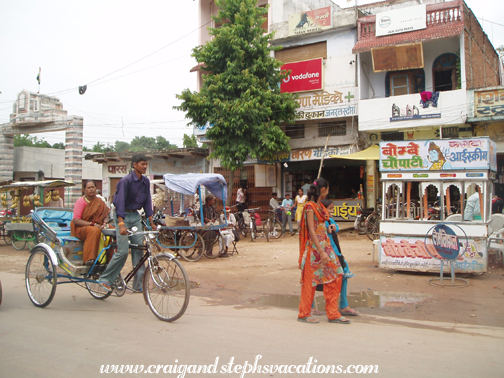 Driving from Khajuraho to Orchha