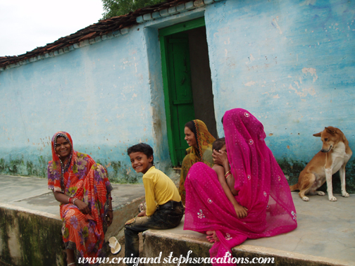 Roadside women and children, Orchha