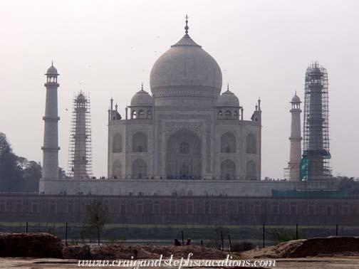 Taj Mahal viewed from the Mehtab-Bagh Taj Mahal viewed from the Mehtab-Bagh