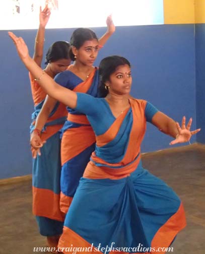 Mohiniyaattam class Mohiniyaattam class