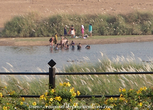 Women washing in the Nila River