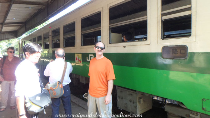 Getting off the train in Hledan