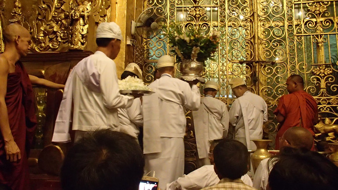 Opening the gate to the sanctum sanctorum, Mahamuni Pagoda