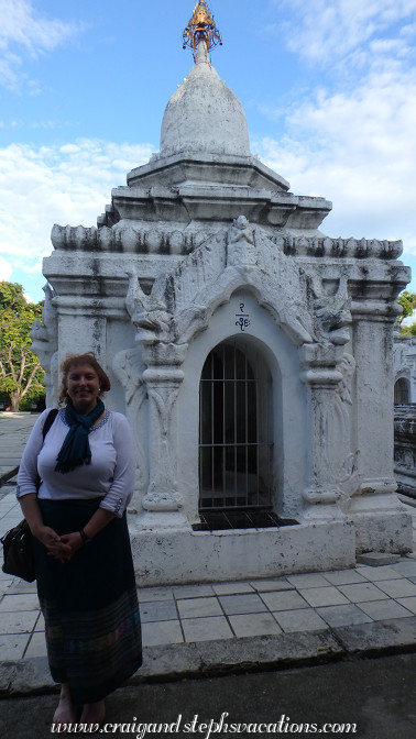 One of 729 pagodas which house marble slabs inscribed with Theravada Buddhist canon
One of 729 pagodas which house marble slabs inscribed with Theravada Buddhist canon