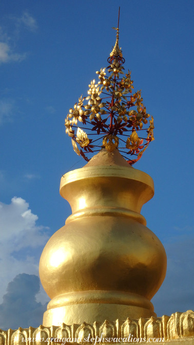 Hti (umbrella) at Maha Lawka Marazein Stupa Hti (umbrella) at Maha Lawka Marazein Stupa