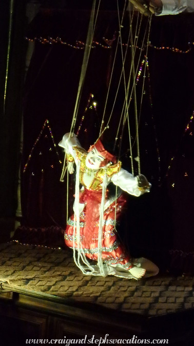 Marionette performance at Shwe Bagan Restaurant Marionette performance at Shwe Bagan Restaurant