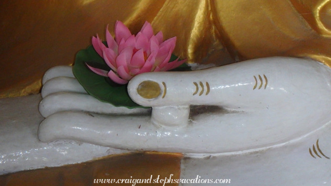 Mudra and lotus, Umin Thounzeh