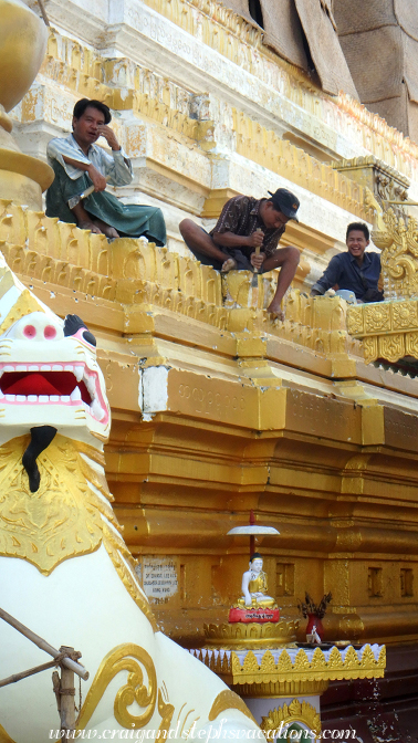 Workers restoring Ponnyashin Pagoda