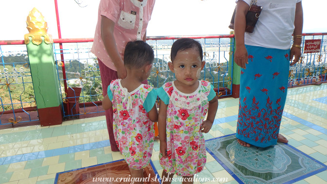 Twins (one is shy) Ponnyashin Pagoda
