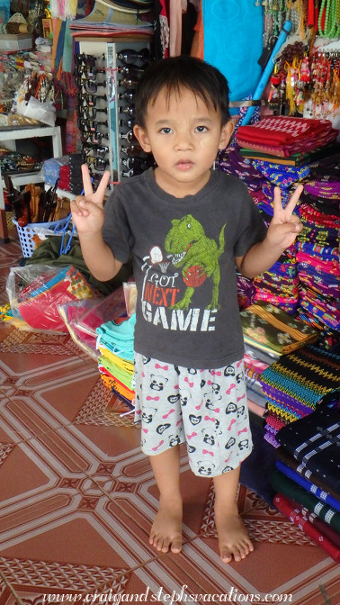 Little boy who spontaneously shook Craig's hand