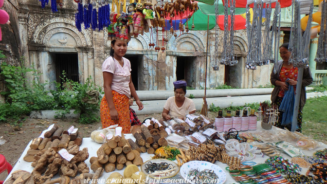 Souvenir/offering stand, Phowin Taung Hill