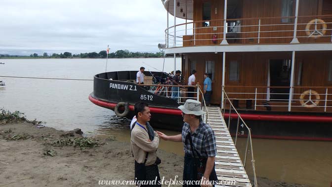 Craig talks to Sandro as we board the boat in Kanee