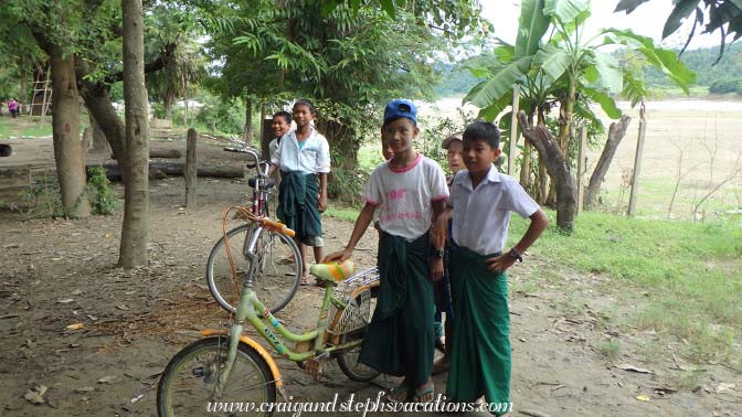 School boys, Kann Village