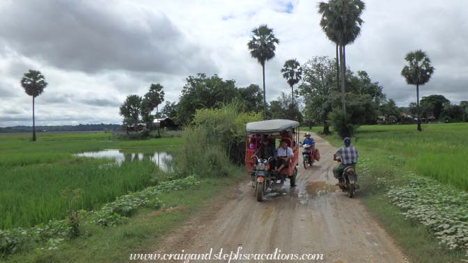 Returning to the boat via tuk-tuk