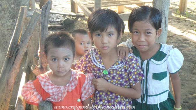 Friendly kids, Kaung Tee Village