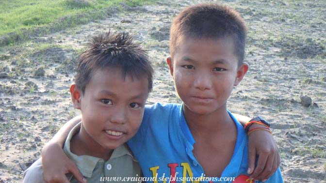 Friendly kids, Kaung Tee Village