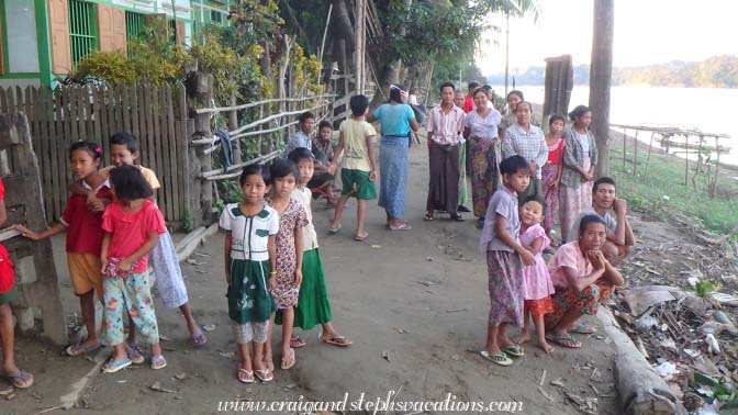 Kaung Tee villagers bidding us farewell