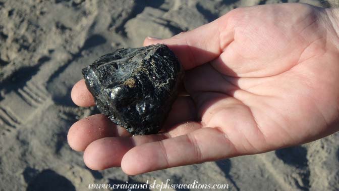 Coal on the riverbed, Sa Pa Kyi