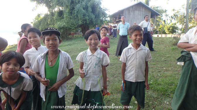 Children, Tha Phan Seit Village