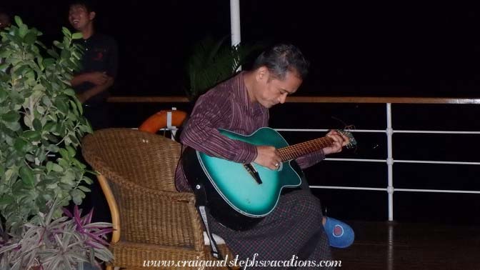 Sandro leads a singalong of We Are the World