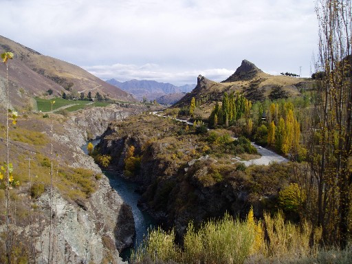 Approaching the vineyard near Kawarau Bridge