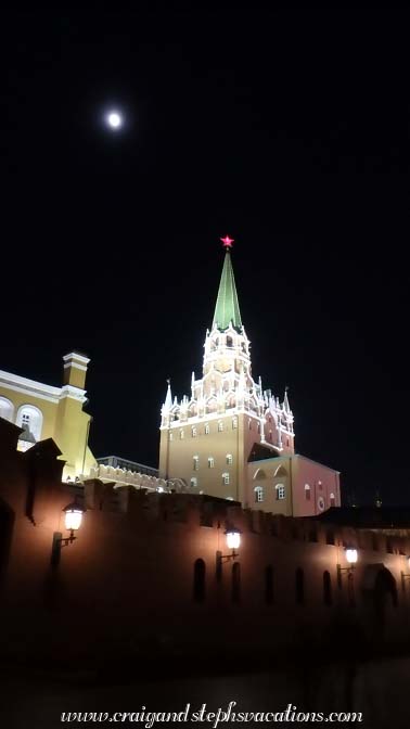 Moon over the Kremlin