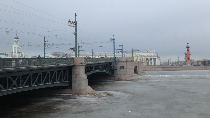 Dvortsoviy Bridge