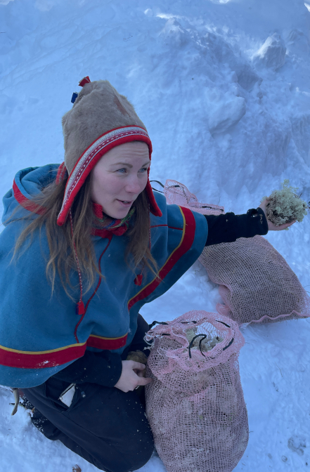Anna shows us the lichen that the reindeer eat
